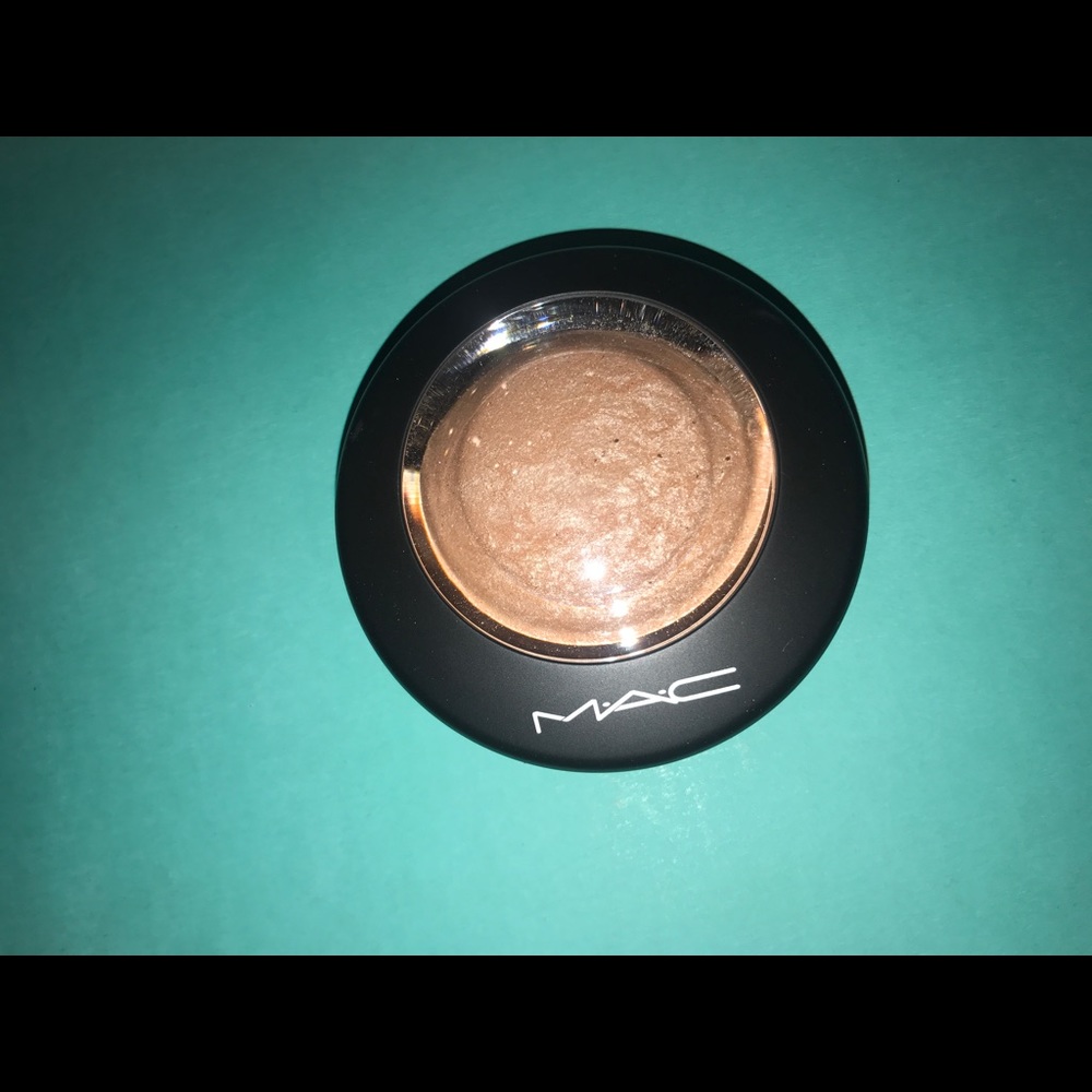 M.A.C. Mineralize Skinfinish